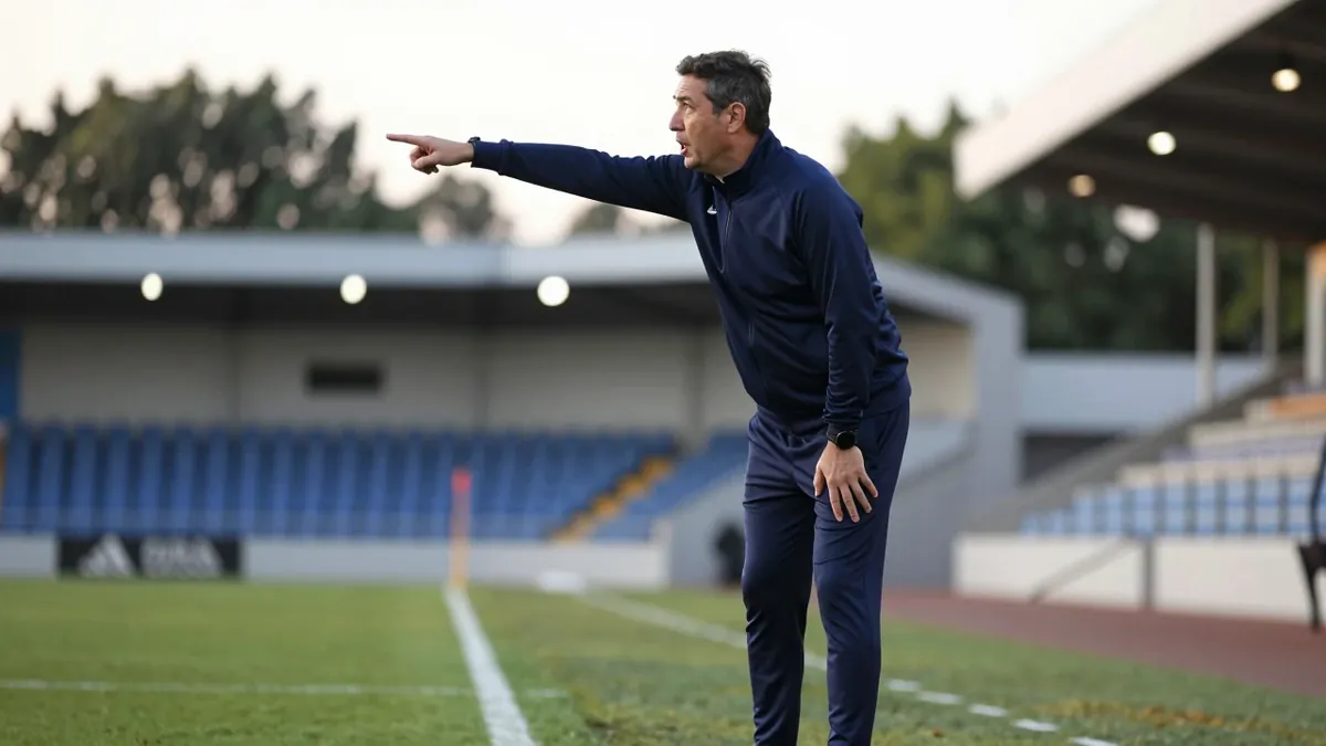 El técnico Aranbarri afronta cuatro salidas de cinco partidos con el Eibar, segundo en Segunda con 9 puntos tras el...